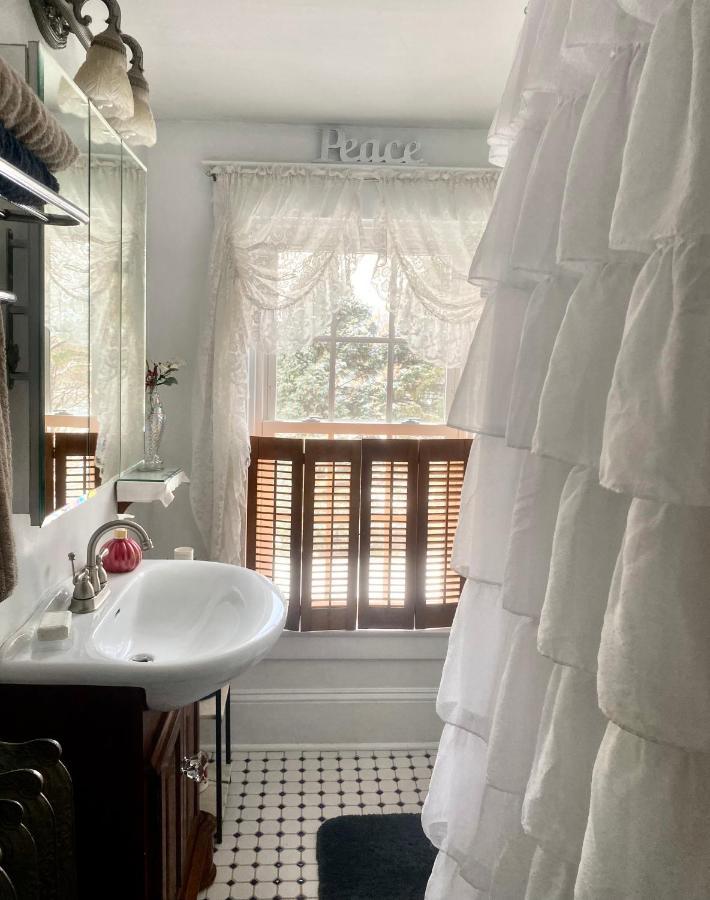 The Bella Ella Bed And Breakfast Canandaigua Exteriér fotografie